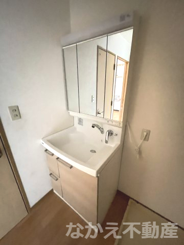 洗面設備　スペースが確保できる洗面所です