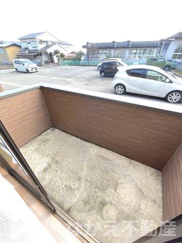 バルコニー　外からの目が気にならないバルコニーで洗濯物が干せます