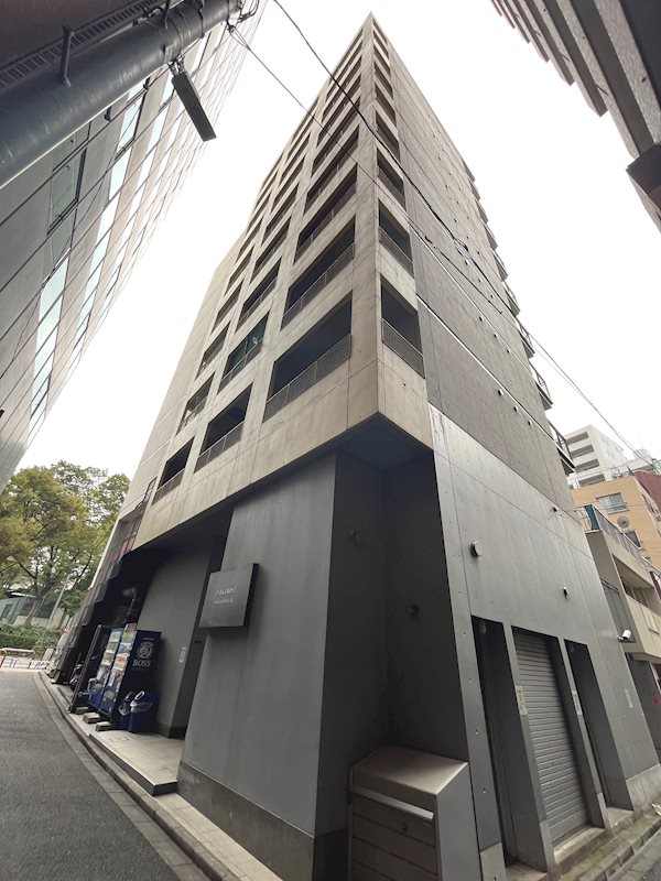 【新宿区西新宿のマンションの建物外観】