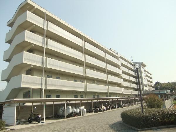 彦根市竹ケ鼻町のマンションの建物外観