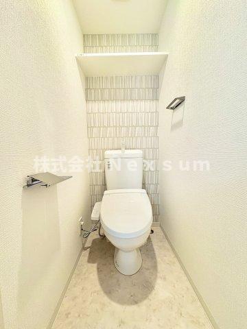 トイレ　落ち着いた色調のトイレです