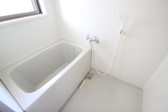 バス・シャワールーム　※別部屋の写真です