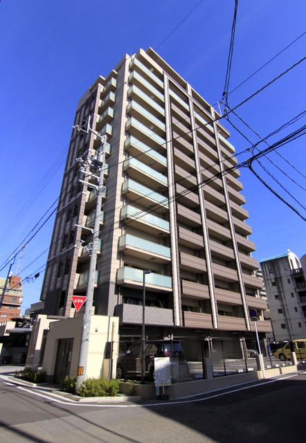 松山市歩行町のマンションの建物外観