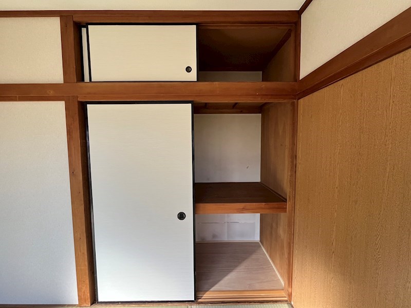 収納　天袋付き押入れ