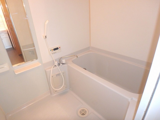 バス・シャワールーム　追い焚き付きでいつでも温かいお風呂に浸かれます☆