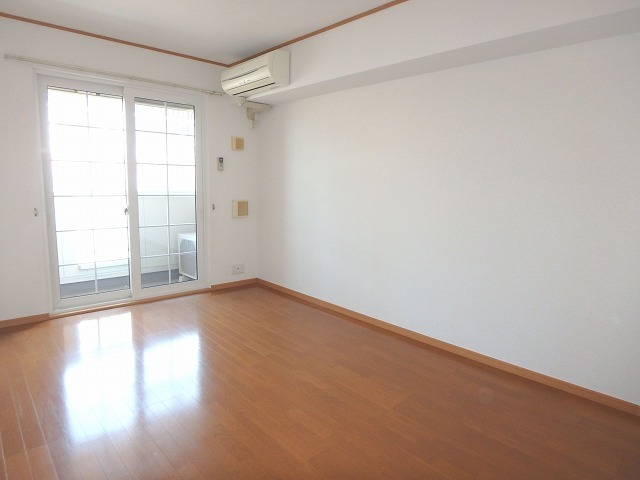 居室・リビング　１２．９帖の広々リビング♪