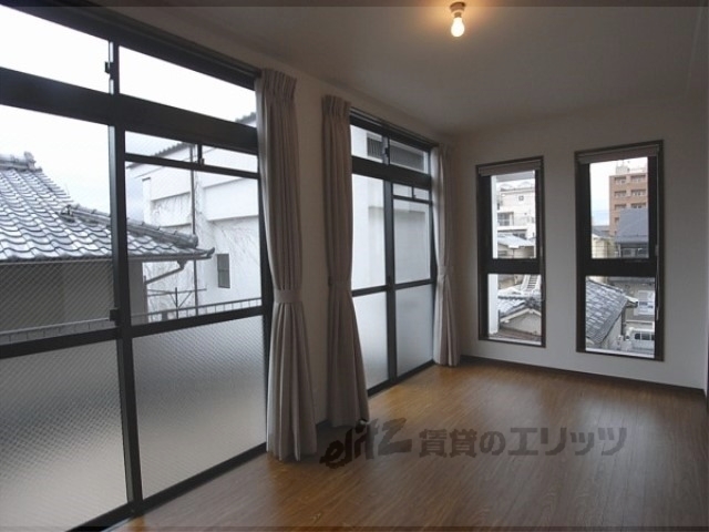 居室・リビング　広々としていて日当りの良いお部屋です！