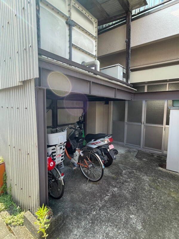 地下鉄東西線 御陵駅 徒歩15分 4階建 築44年の外観写真