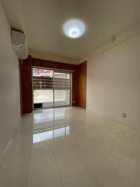 居室・リビング　※同建物の別タイプ間取りの写真です