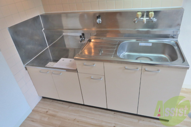 キッチン　まな板を置いても十分なスペースのキッチンですね