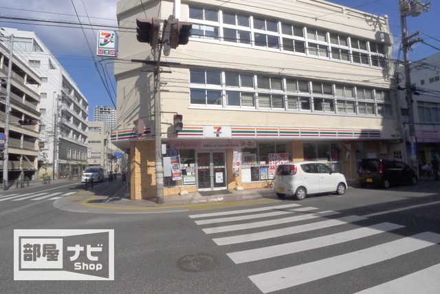 コンビニ　セブンイレブン高松中央町店（コンビニ）まで181m