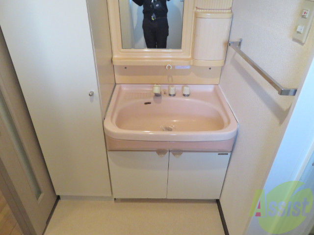 洗面設備　忙しい朝の味方、独立洗面台があるのは嬉しいですね。