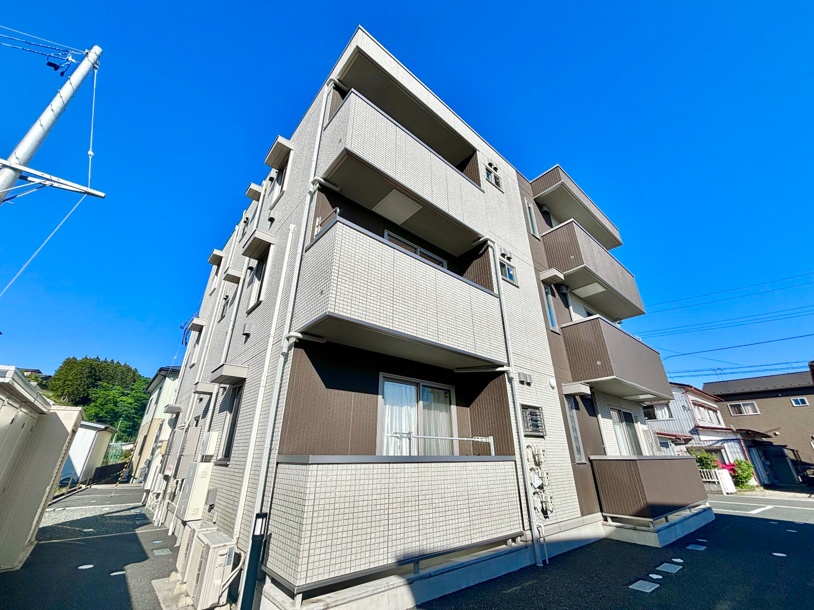 建物外観　築浅！軽量鉄骨造・インターネット無料物件です♪
