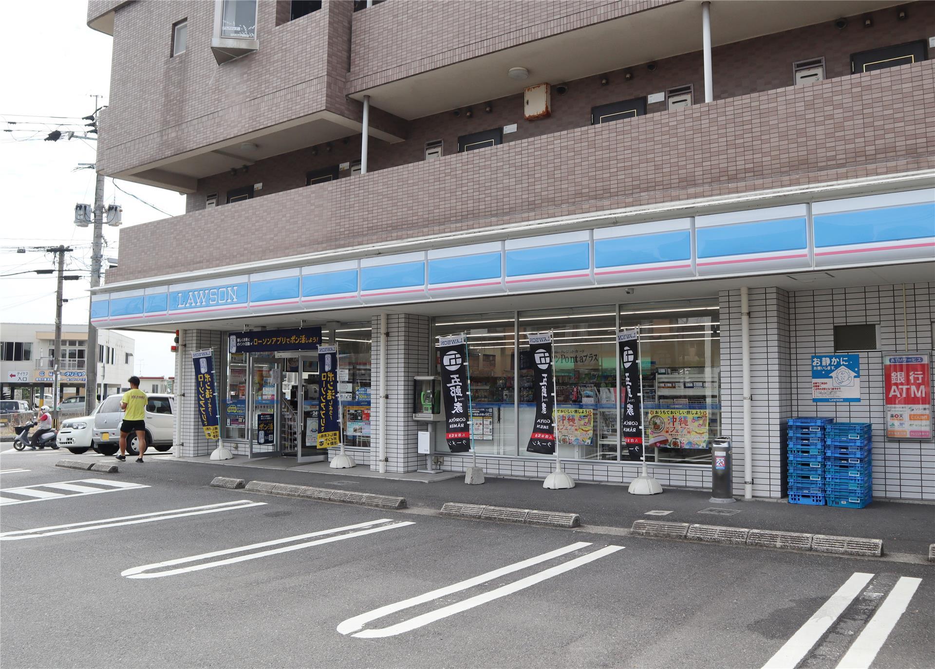 コンビニ　ローソン　鹿児島坂之上中央店（コンビニ）まで738m