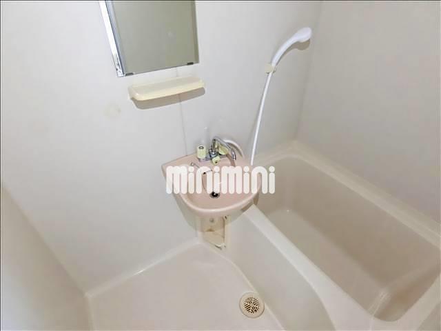 バス・シャワールーム　湯船につかってゆっくりできますね。