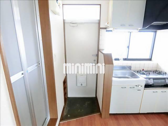 玄関　玄関の様子です。郵便受けがございます。