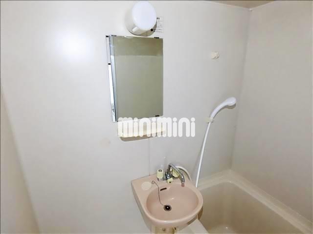 洗面設備　洗面台がございます。