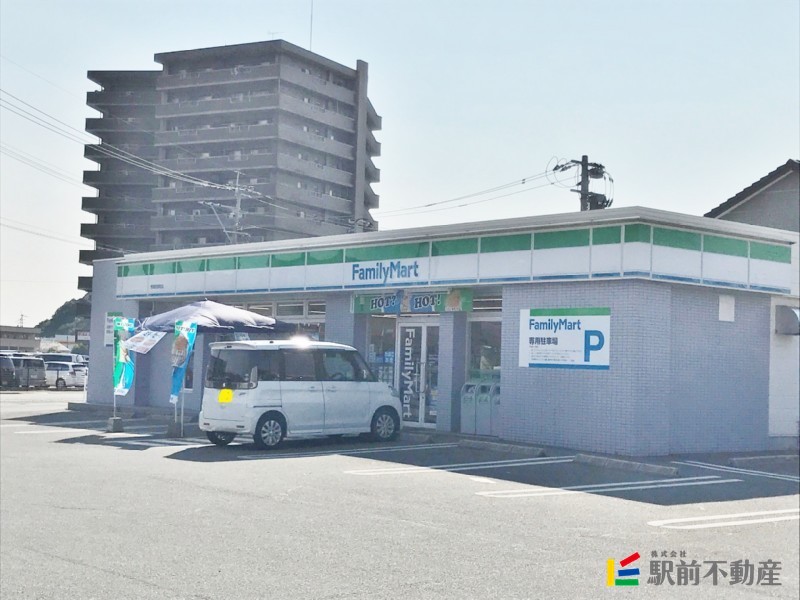 コンビニ　ファミリーマート荒尾西原町店（コンビニ）まで300m