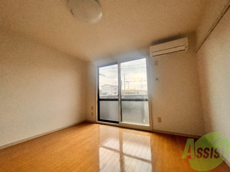 その他部屋・スペース　洋室を別角度から撮影しました。イメージを掴んでください。