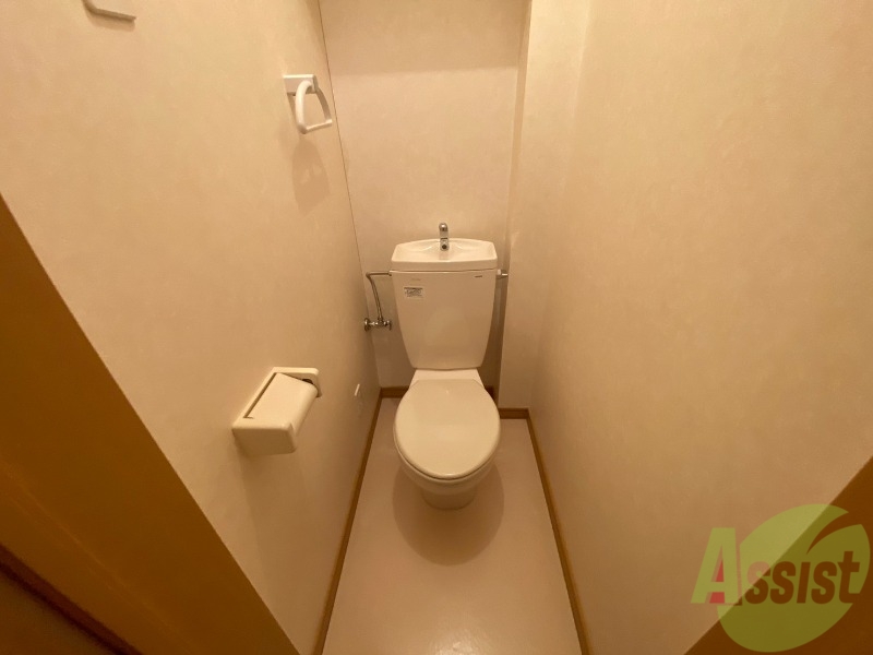 トイレ　こちらはトイレです。清潔感があり、安心して使用できます。