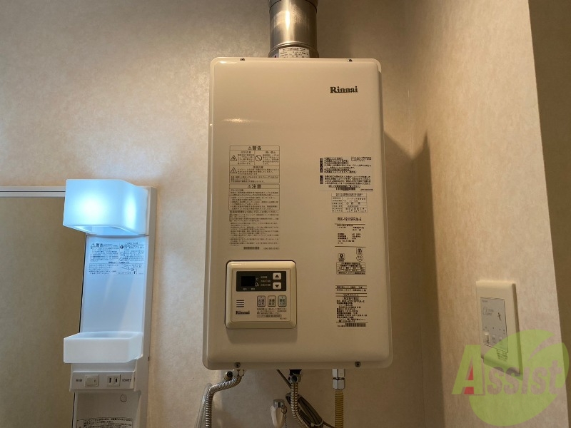 その他設備　給湯器は簡単操作で温度調整ができますよ。