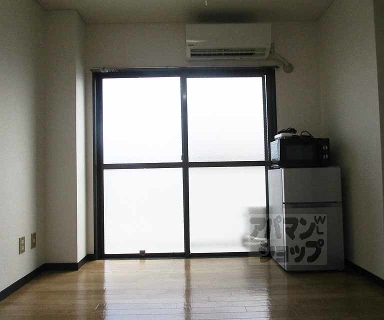 居室・リビング　４０２号室の写真です。