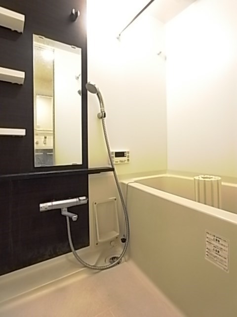 バス・シャワールーム　コンパクトで使いやすいお風呂です