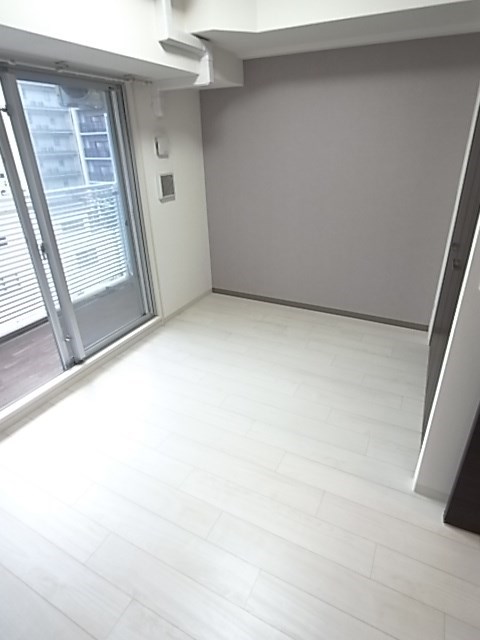 その他部屋・スペース　開放的な寝室です