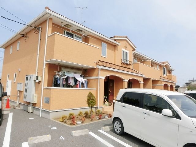 建物外観　2013年完成のキレイな物件！