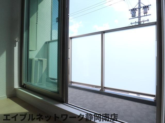 バルコニー　陽当たり良好なバルコニーです