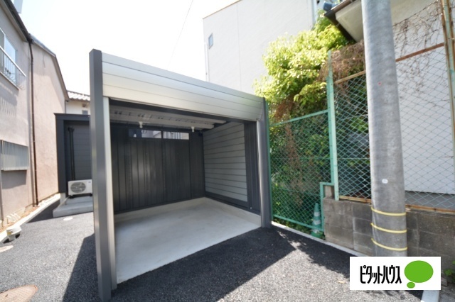 駐車場　バイクガレージ