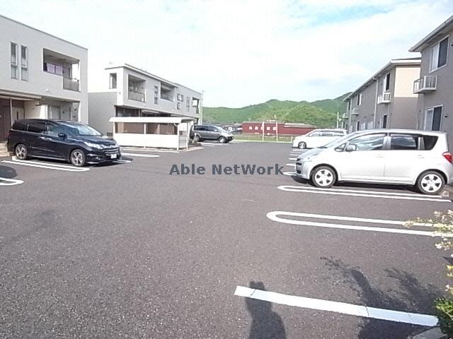 駐車場　駐車場