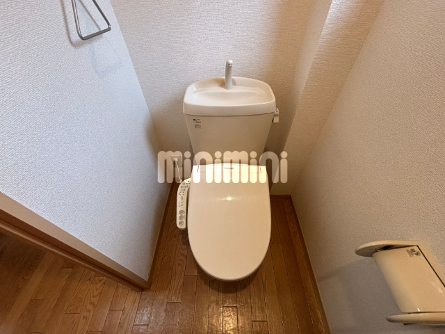 トイレ　温水洗浄便座です。