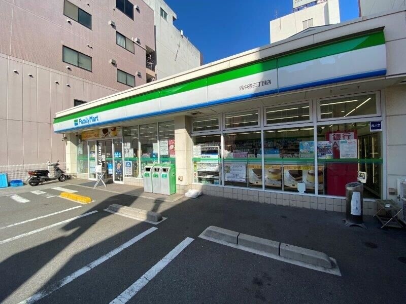 コンビニ　ファミリーマート呉中通三丁目店（コンビニ）まで106m