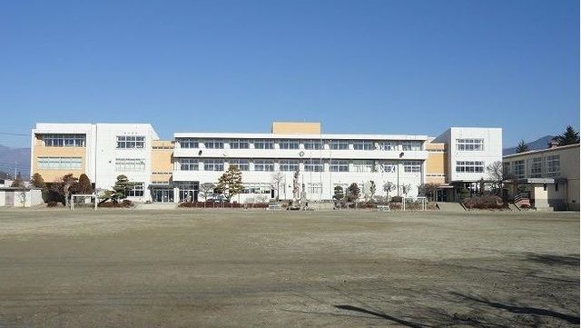 小学校　甲州市立東雲小学校（小学校）まで800m