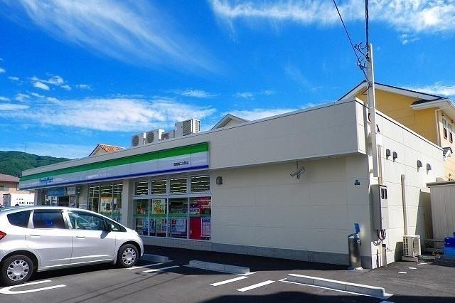 コンビニ　ファミリーマート 御殿場二の岡（コンビニ）まで450m