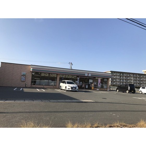 コンビニ　セブンイレブン山口上平井店（コンビニ）まで863m
