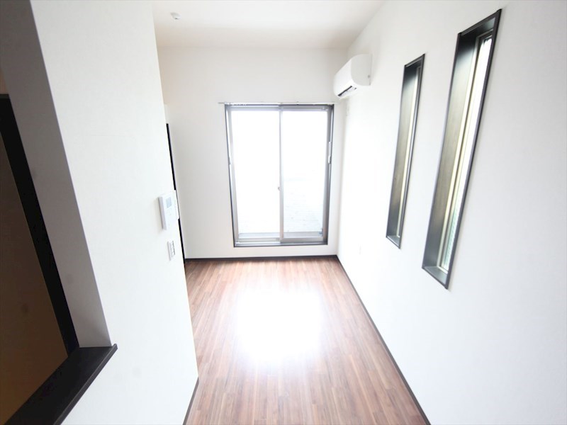 バルコニー　洋室5.8帖　ロフト5.7帖（収納にも寝室にも使用できます）