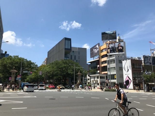 ショッピングセンター　表参道ヒルズ（ショッピングセンター）まで772m