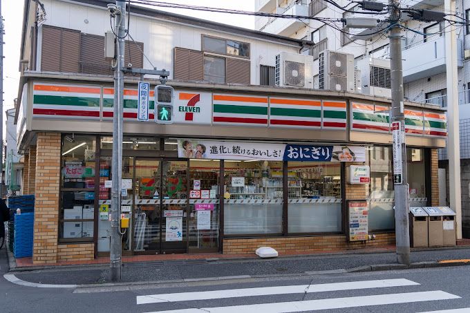 コンビニ　セブンイレブン田端3丁目店（コンビニ）まで311m