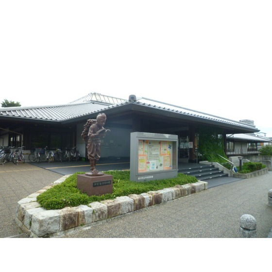 図書館　掛川市立中央図書館（図書館）まで2439m