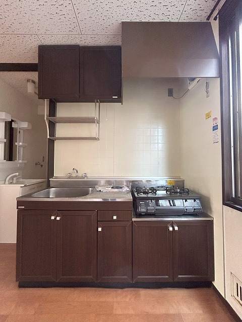 キッチン　同物件別号室の写真です。