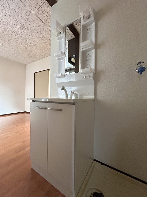 洗面設備　同物件別号室の写真です。