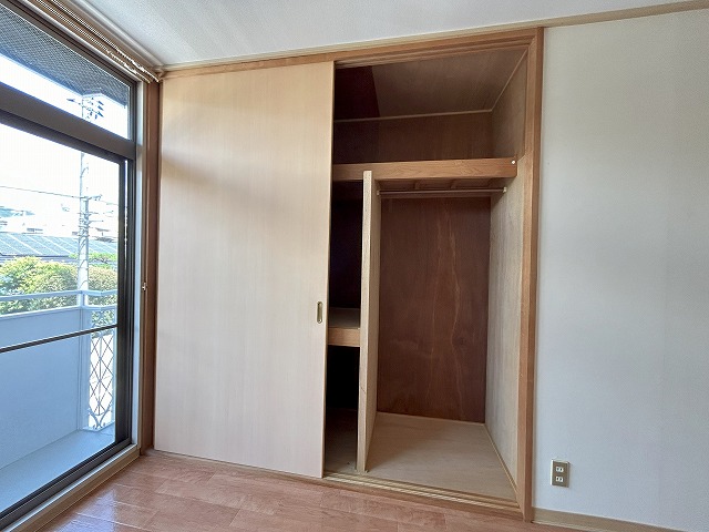 収納　同物件別号室の写真です。
