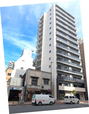 建物外観　2件隣が駅入り口です