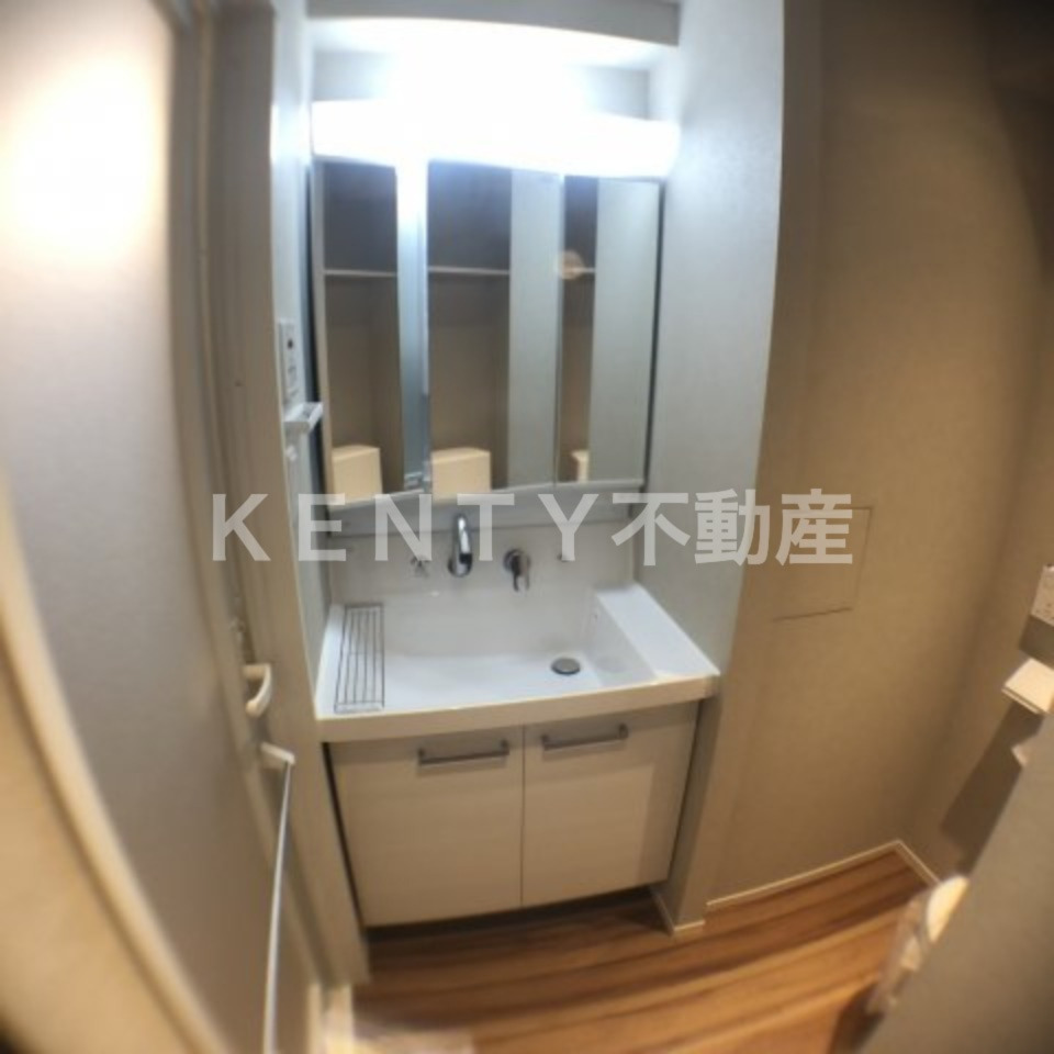 洗面設備　ゆったりとスペースのある洗面所