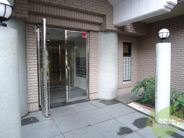エントランス　こちらエントランスになります