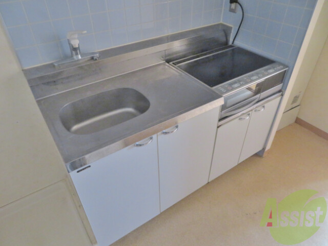 キッチン　ＩＨコンロなのでキッチンのお掃除が捗りますね。