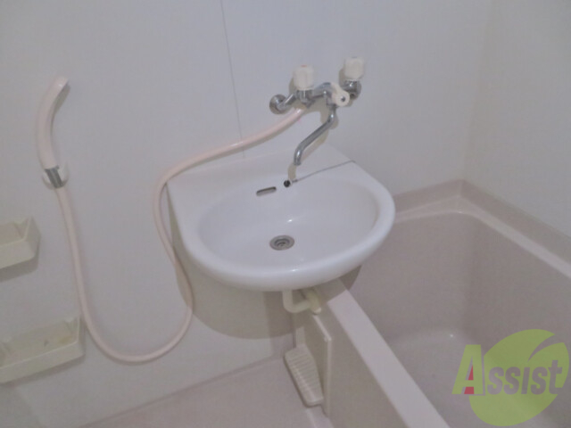 洗面設備　洗面台があるので朝の身支度がスムーズに進みそうですね。