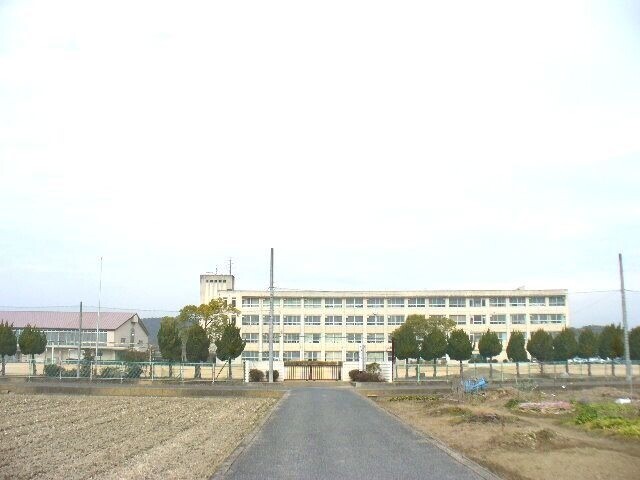 中学校　倉敷市立真備東中学校（中学校）まで1024m